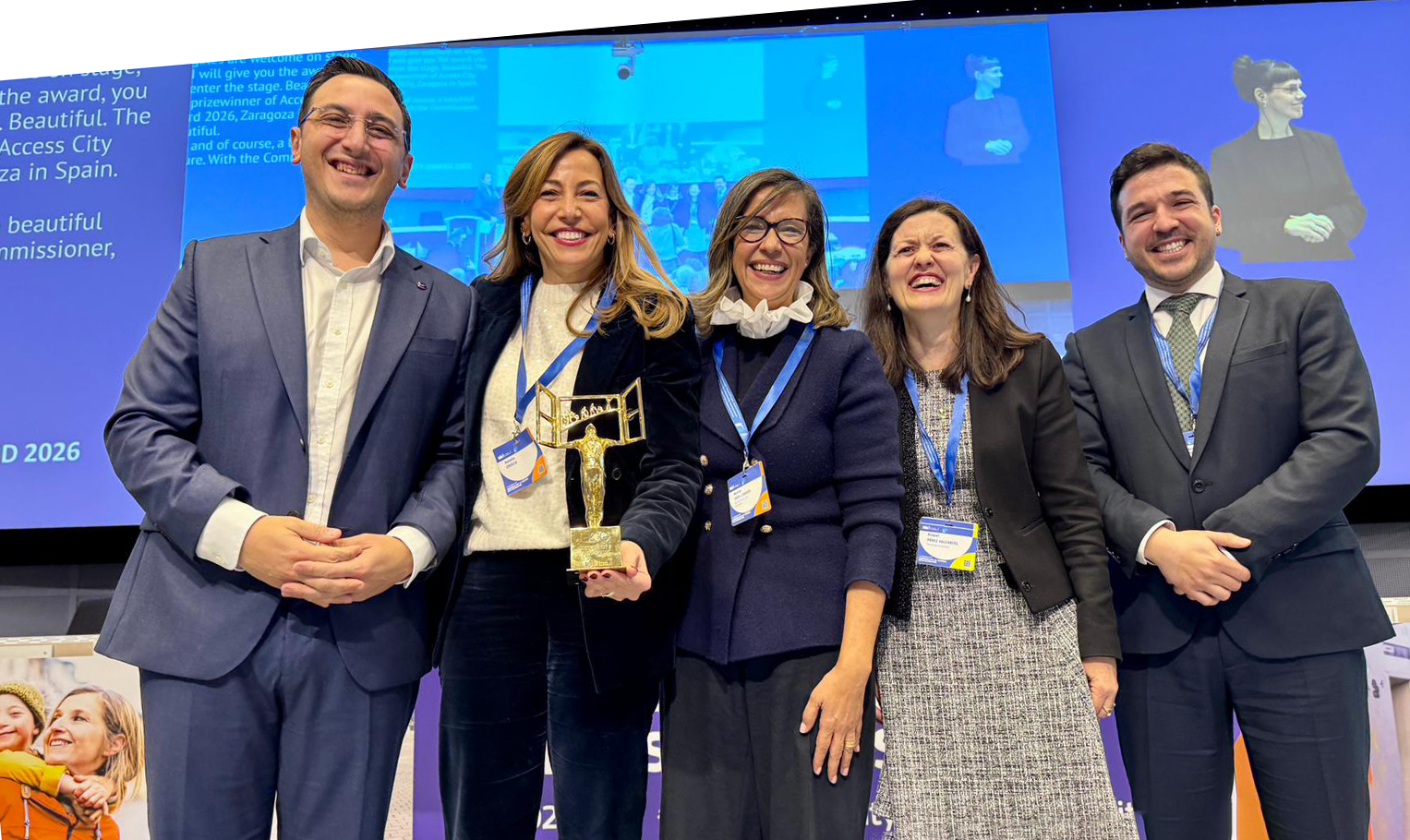 Representantes del Ayuntamiento durante la entrega del premio Capital Europea de Accesibilidad