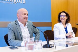 Rueda de prensa en el Ayuntamiento de Zaragoza para presentar las ayudas a autónomos y pymes.